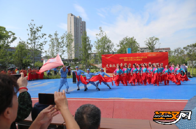 沙市区章华台社区：群众载歌载舞 共庆党的生日