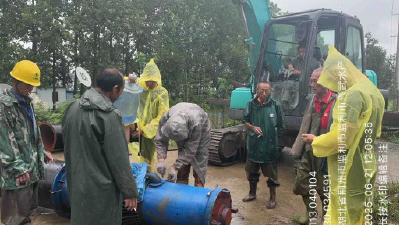 监利市龚场镇镇村聚力共筑汛期安全防线