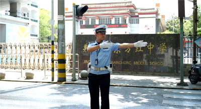 2025年荆州中考将至 荆州交警多举措护航考生赴考