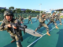 图集 | 致敬高温下的驻地武警战士