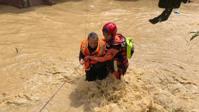 咸丰遭遇强降雨险情，安全转移1.8万余受灾群众