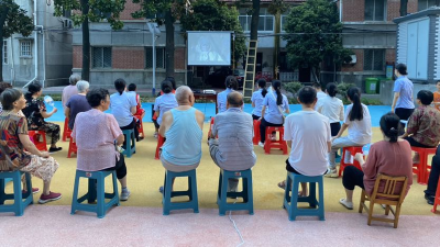 荆州区南门社区：光影传情感恩有您  星空为幕相约邻里