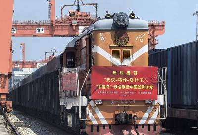 支点建设新亮点丨铁水公空丝滑切换 开放平台接连上新 全球七成国家和地区旅客访鄂