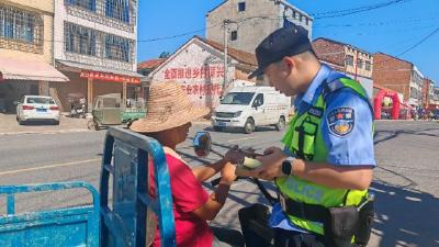 监利多部门联合开展道路交通安全整治联合执法行动