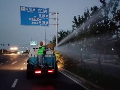 与骄阳“错峰” 与绿荫同行：沙市区园林工人高温下坚守一线