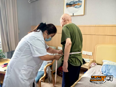 荆州区东城街道社区：送医上门护银龄 床边服务暖人心