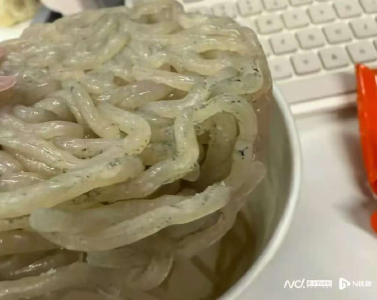 麻六记酸辣粉被曝发霉，“气味刺鼻”！多地门店紧急下架