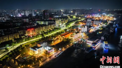 中国新闻网关注 | 湖北荆州：百年商埠码头暑期“夜经济”升温