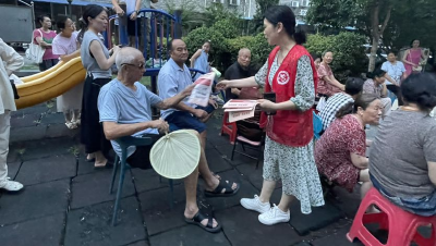 荆州区御河社区：纳凉话反诈 安全记心上