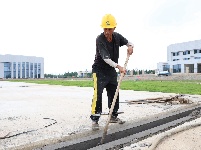图集 | 高温下的坚守：建筑工人抢工期战酷暑