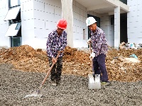 图集 | 高温下的坚守：建筑工人抢工期战酷暑