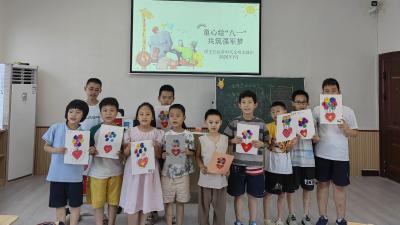荆州区西城街道民主社区：童心绘“八一” 共筑强军梦