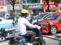 图集 | 烈日下的奔跑：外卖小哥的“热”情担当