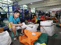 图集|荆州邮政：包裹高效有序 保障即时送达