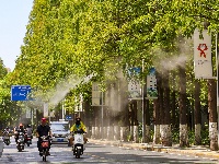 图集 | 智能喷雾双管齐下，荆州街头降尘降温送清凉