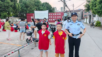 荆州区郢南村：银幕点亮夏夜 青春护航平安