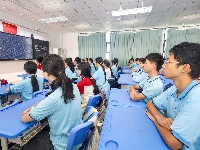 图集丨纪南文旅区实验学校全校师生集中收看九三盛大阅兵