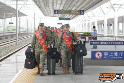 荆州地区2025年下半年入伍新兵奔赴军营