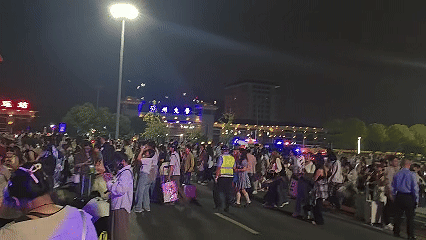四万人离场场地迅速干净，歌迷赞誉鄂州文明程度高