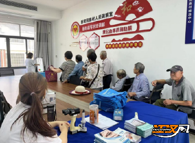 荆州区慈善总会携爱心企业开展“瞳爱荆楚”眼健康公益活动