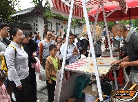 图集 | 雨中的宾阳楼游客兴致不减