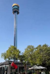 “跳楼机”高空悬停数分钟，郑州方特度假区致歉