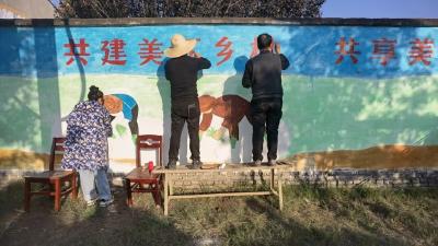 荆州：笔墨绘就新景 墙绘传递新风
