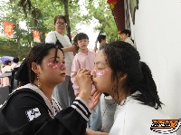图集 | 雨中的宾阳楼游客兴致不减