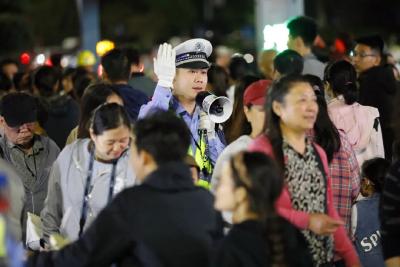 “我都没敢出门”…哪有什么突然的火爆，都是荆州人在默默地宠游客