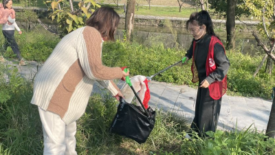 创5A景区建文明城市——荆州区御河社区开展清渠洁岸活动