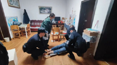 七旬老人深夜突发疾病，荆州区民警紧急救助