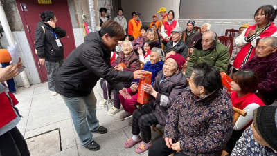 爱心暖夕阳 荆州区御河社区携手荆州学院开展敬老活动