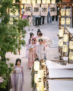 “出片热”背后，一座城市的“集体创作”正在进行