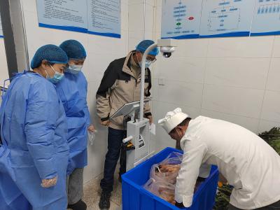 家校协同督膳食 共筑舌尖安全线 ——荆州经开区第二中学2025秋膳食监督委员会入校督查活动