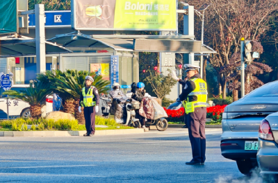 手哨一体见真功 马路考场砺精兵——2025荆州交警中心城区路面管理能力实战技能比武决赛直击