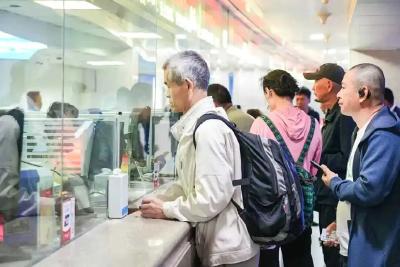 年满60周岁及以上的老年人，可电话订火车票啦！