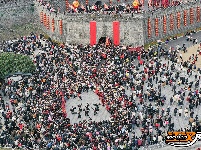 楚韵开城 万人纳福