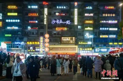 中新网推出《（新春走基层）湖北荆州：新春三国灯会点亮古城》