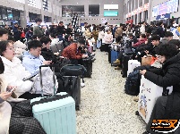 图集 | 两天发送6.2万人次！荆州站全力应对春运返程高峰