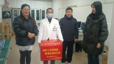 荆州区东升社区：心系困难职工，情暖新春佳节