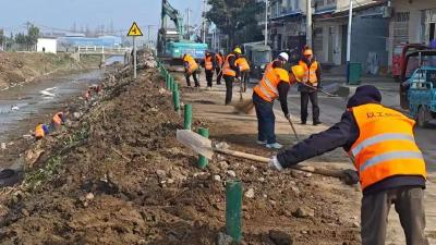 荆州：家门口修渠 口袋里增收