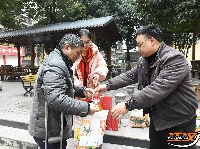 荆州市摄协携手爱心企业开展新春走基层 传递温暖与祝福