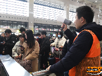 图集 | 两天发送6.2万人次！荆州站全力应对春运返程高峰