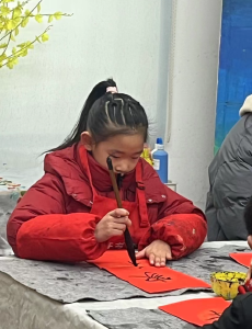【全民写春联】红星路小学王思妍：笔墨绘新春，童心寄祝福