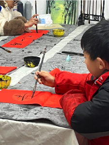 【全民写春联】荆州开发区第一小学孙方昊：墨韵迎马年 执笔书新章