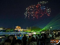 图集 | “荆州十二时辰·荆马之夜”无人机秀点亮古城夜空