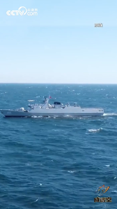 解放军军舰极限距离打爆“来袭导弹”，现场视频罕见曝光