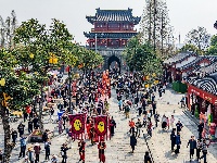 荆州古城开城迎宾 楚风楚韵礼遇荆马跑友