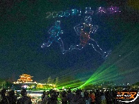 图集 | “荆州十二时辰·荆马之夜”无人机秀点亮古城夜空