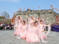 荆州古城开城迎宾 楚风楚韵礼遇荆马跑友